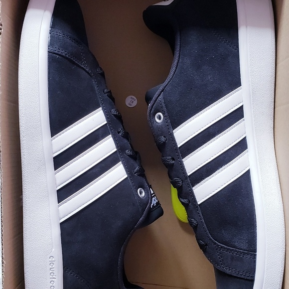 New ADIDAS
ADVANTAGE SUEDE SNEAKER - Picture 4 of 8